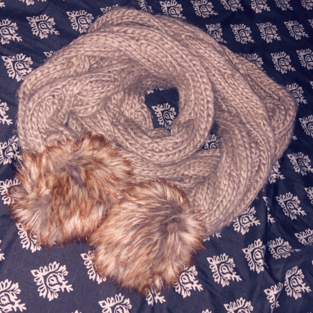 Scarf - Picture 5 of 8
